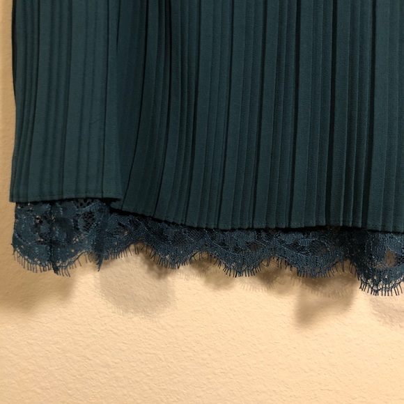 White House Black Market Pleated Emerald Green Lace Cami - Size S - Picture 5 of 5